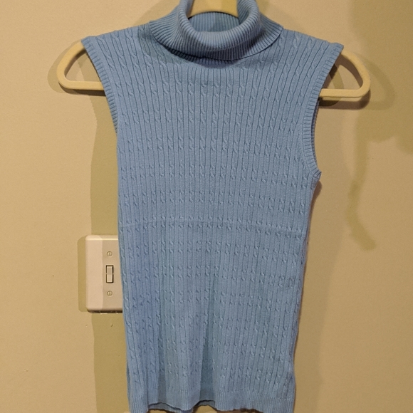 Sarah Spencer Sweaters - 🌈3/$15🌈 Sarah Spencer Cable Knit Sleeveless